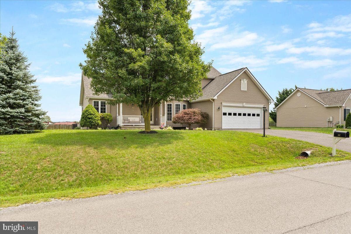 197 Creighton Court photo 3