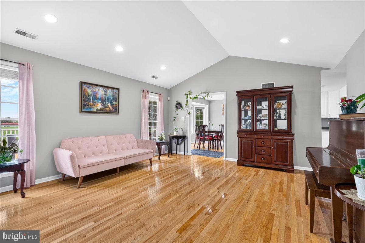 197 Creighton Court photo 9