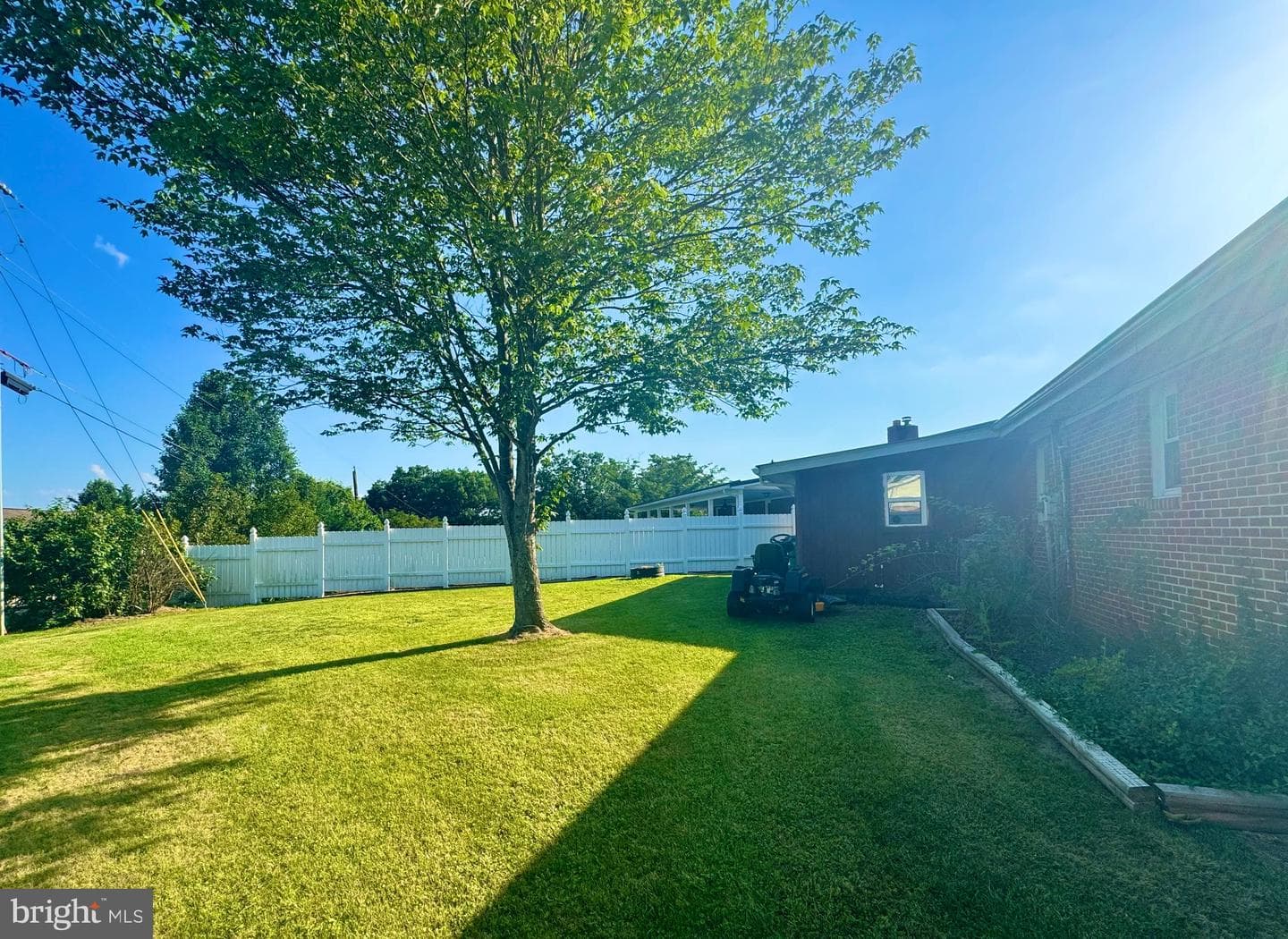 81 Sunset Drive photo 4