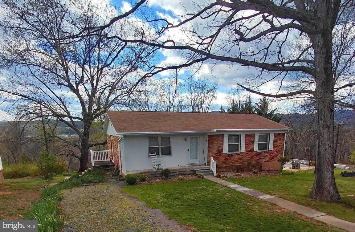 201 Woodlawn Drive, Petersburg