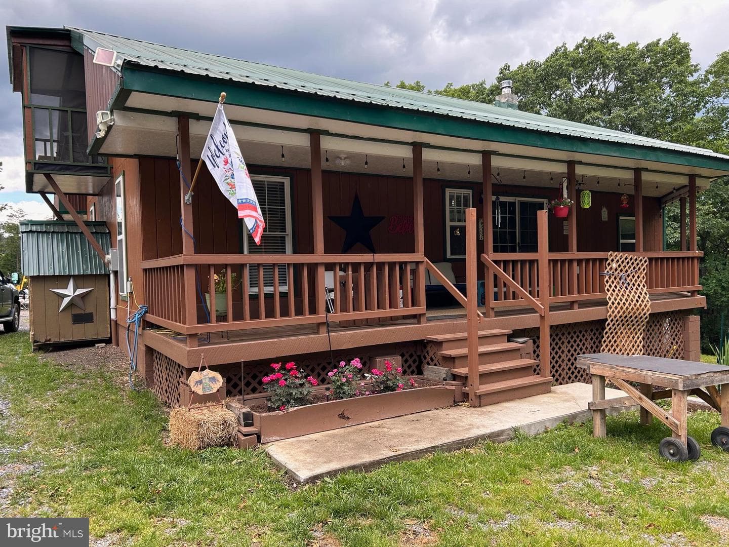 555 Yellow Pine Drive photo 2