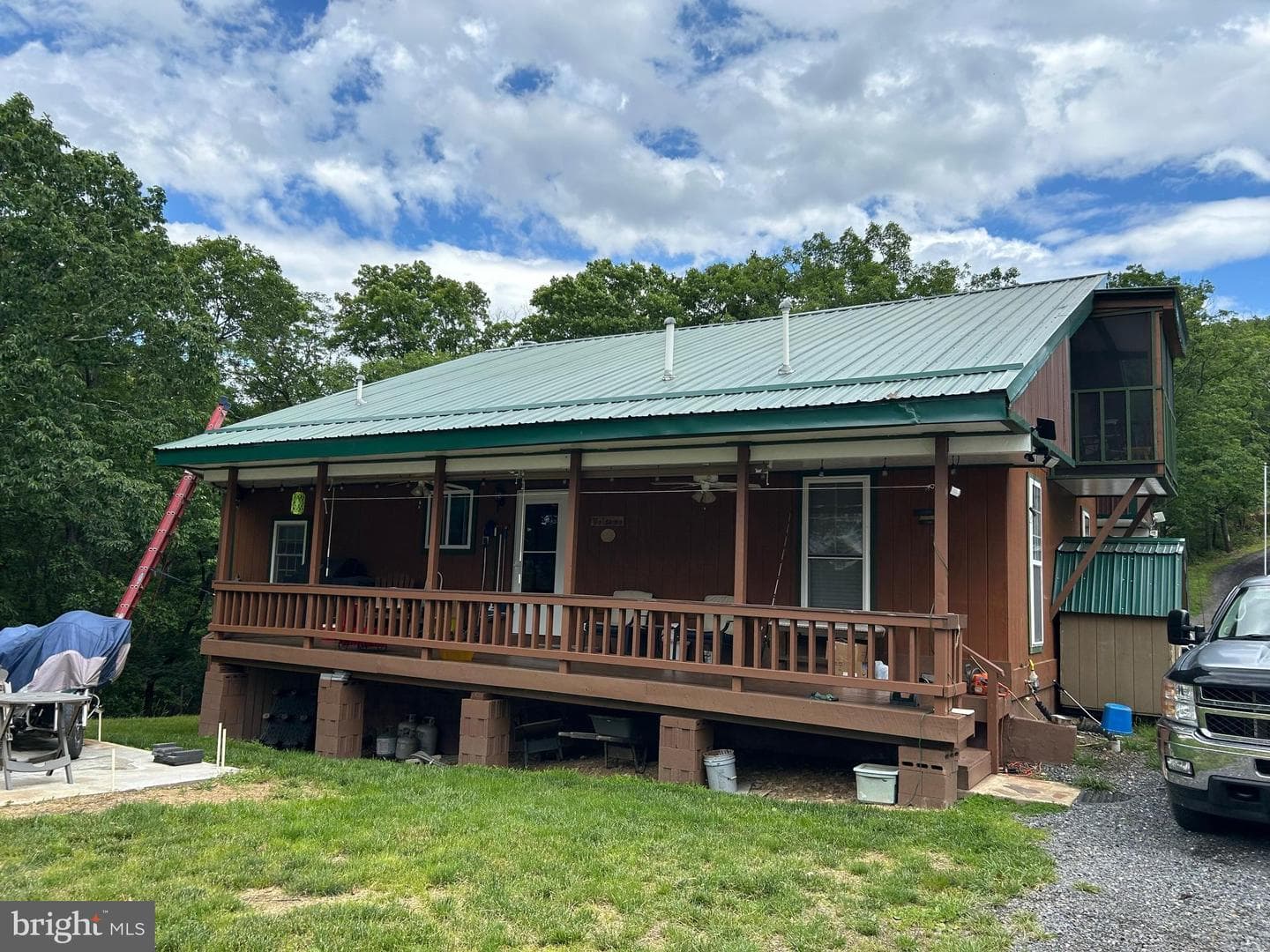 555 Yellow Pine Drive photo 3
