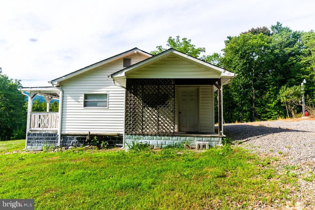 2152 Walnut Bottom Road photo 17