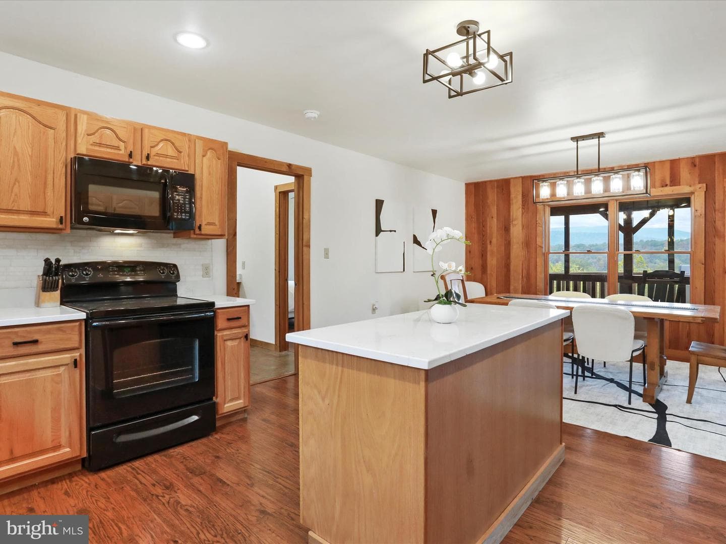 679 Falcon Road photo 15