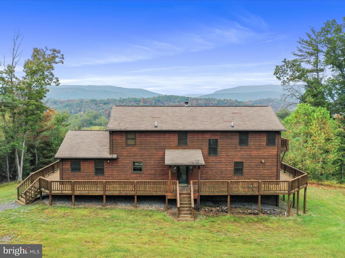 679 Falcon Road photo 2