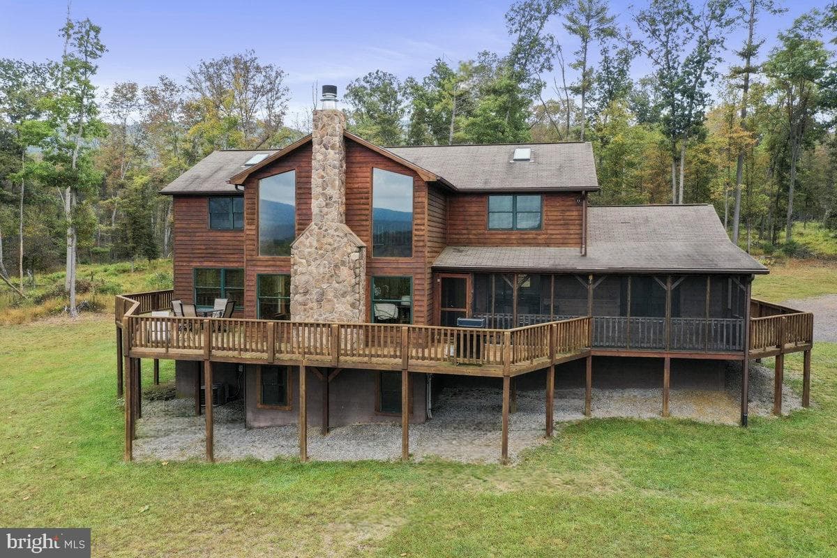 679 Falcon Road photo 3