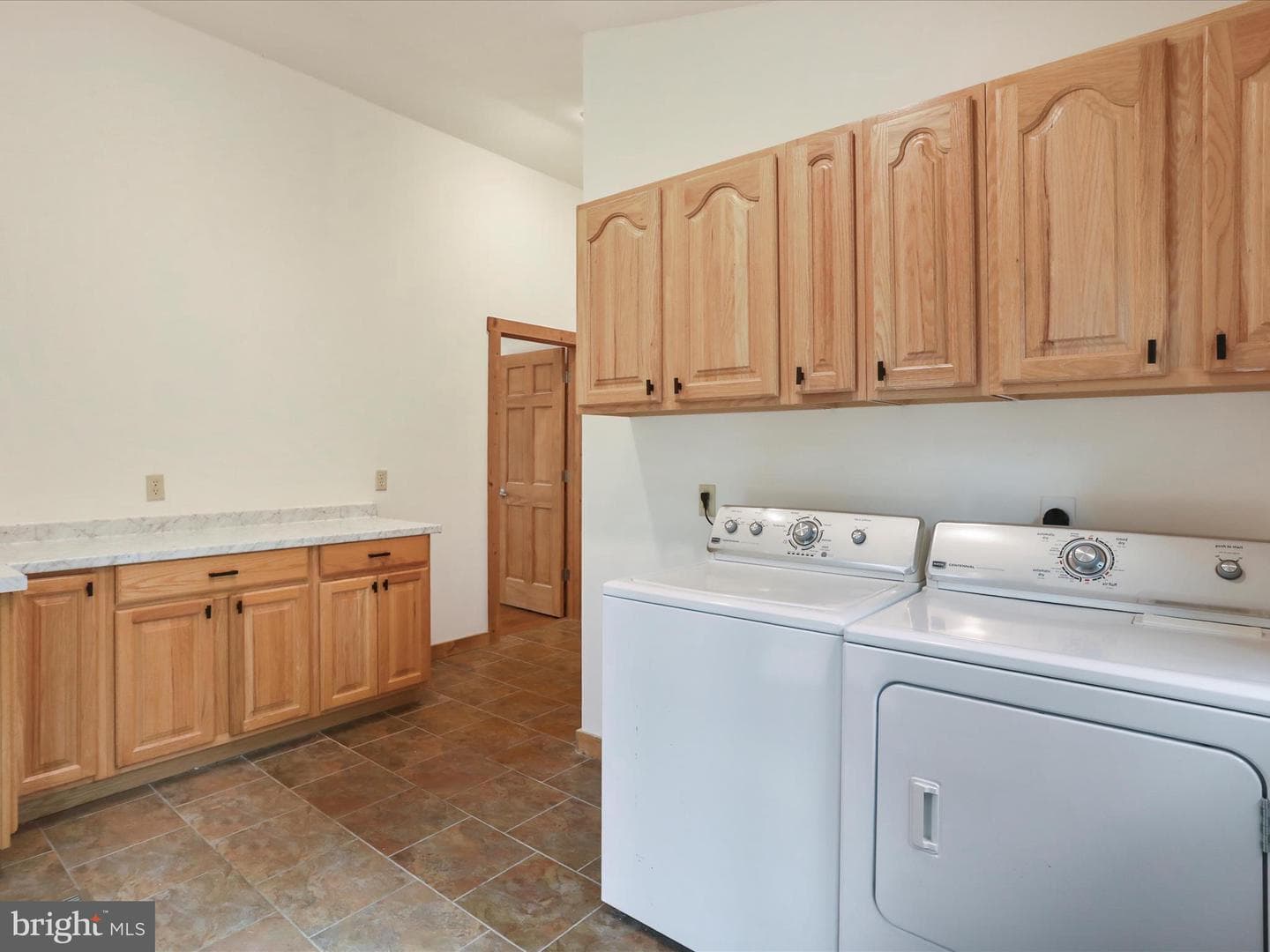 679 Falcon Road photo 30