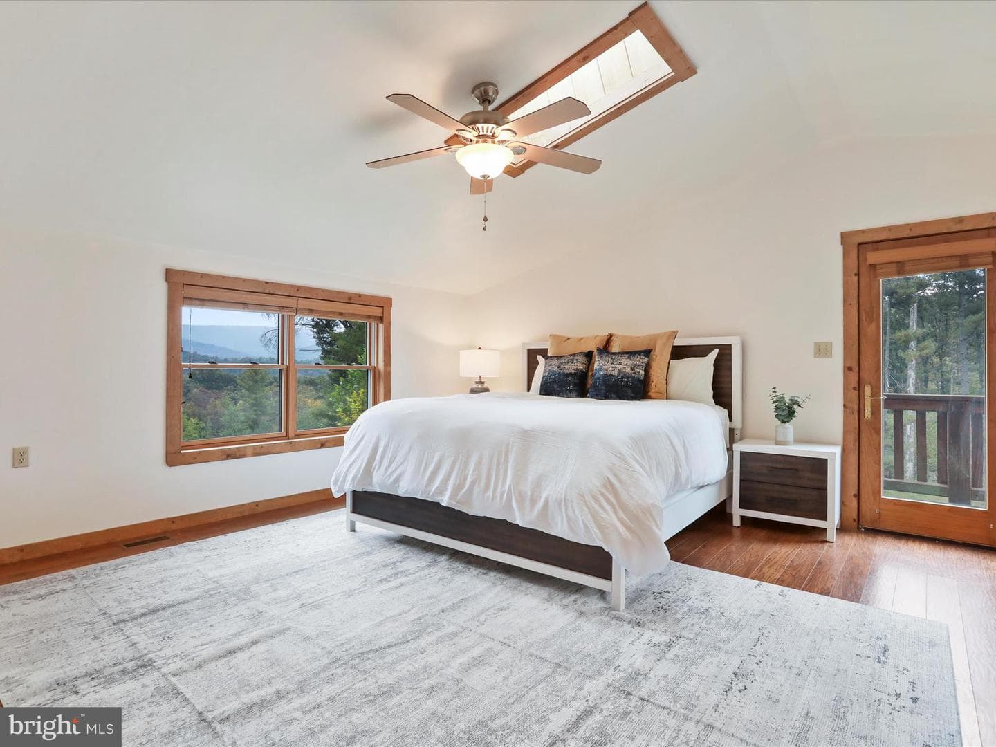 679 Falcon Road photo 33