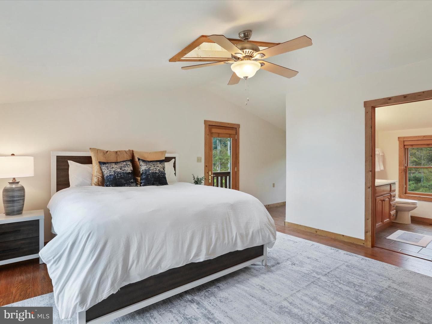 679 Falcon Road photo 34