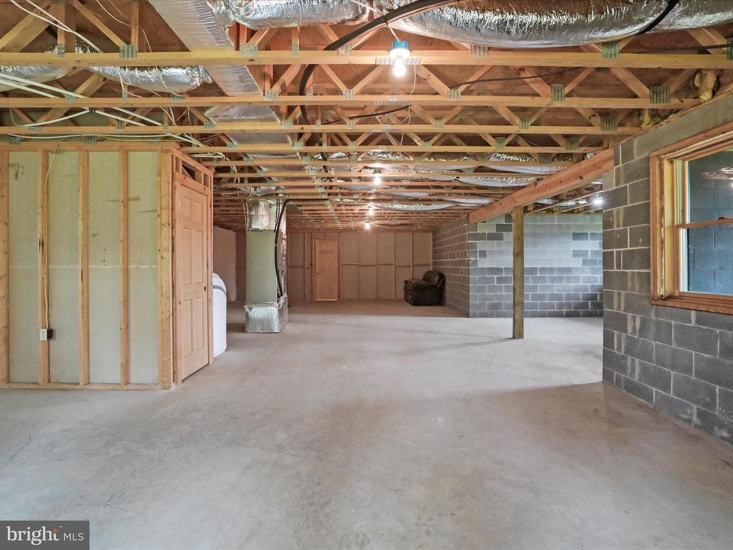 679 Falcon Road photo 42