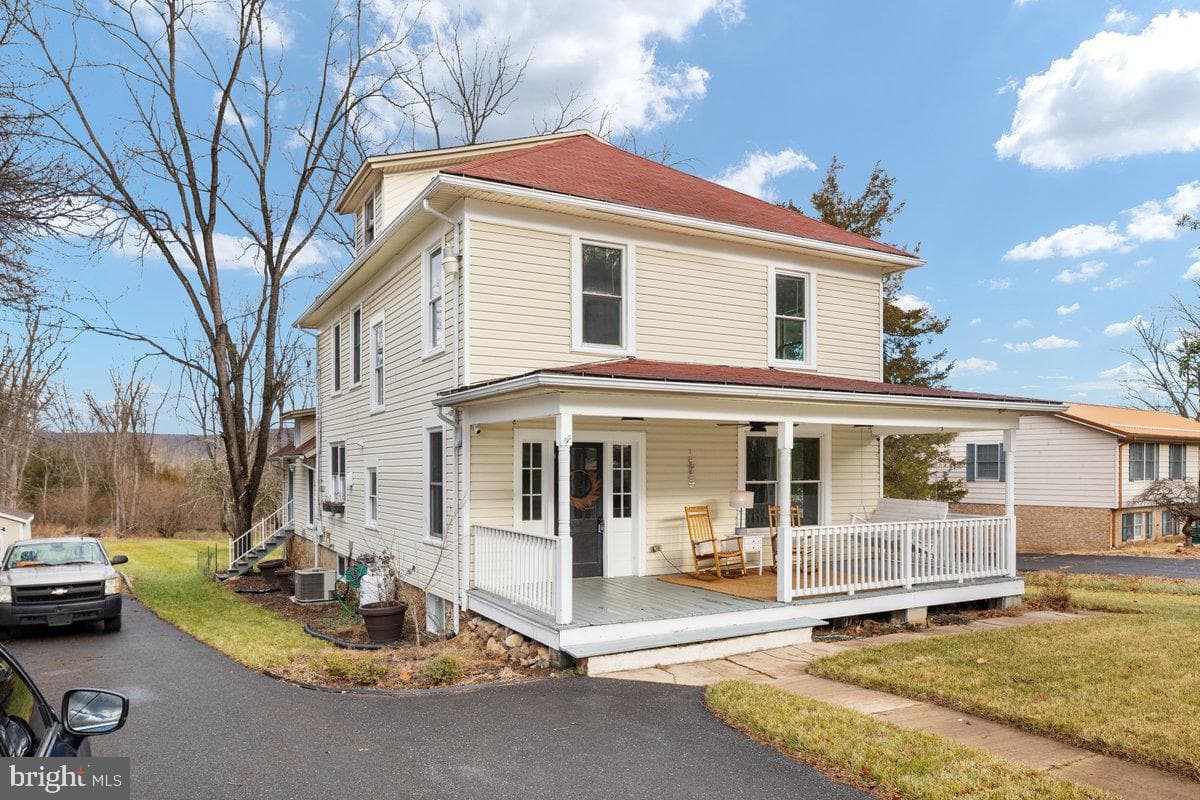 130 Carpenters Avenue photo 1