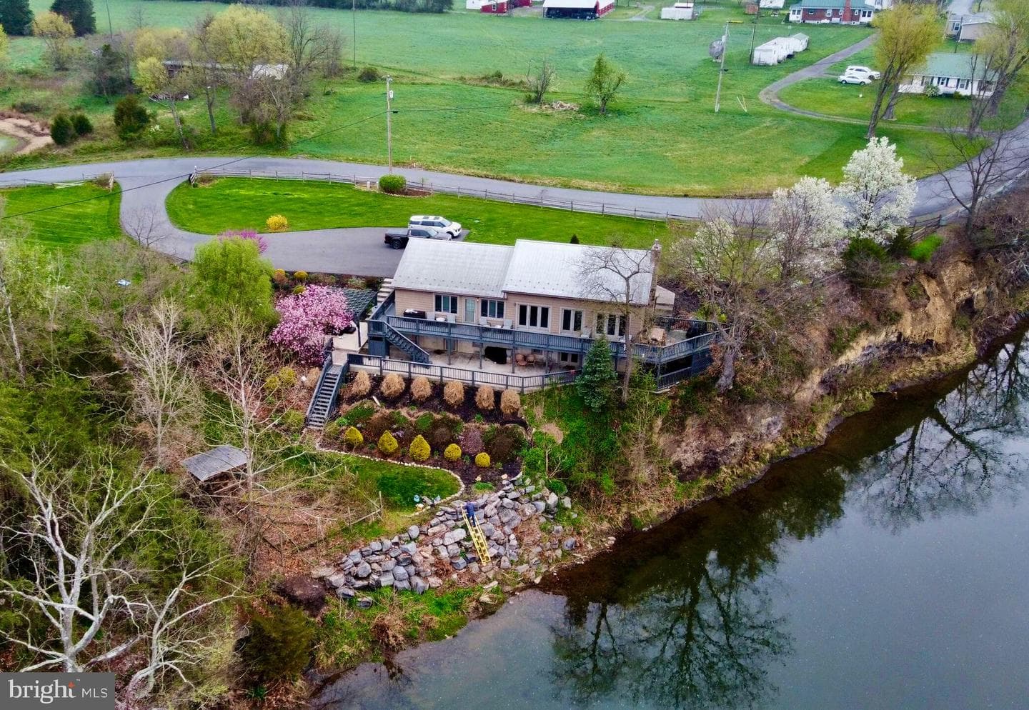 271 Ogden Farm Road, Moorefield