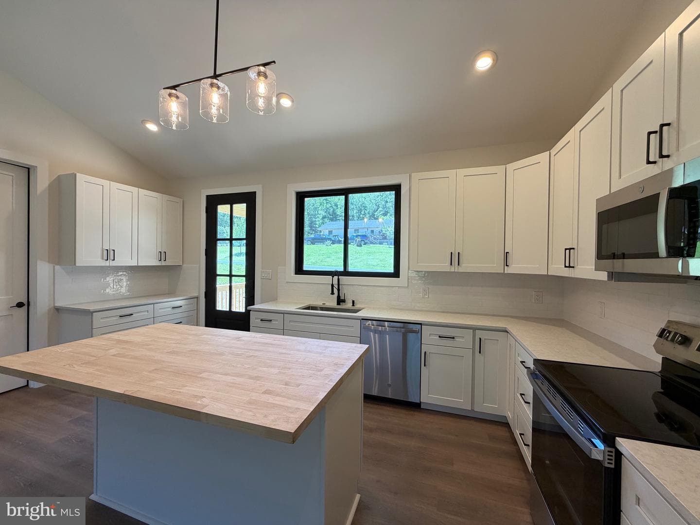 1854 Middle Cove Road photo 3