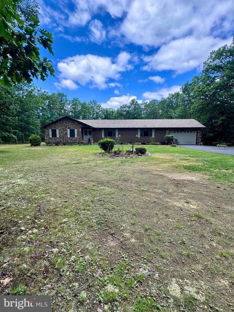 544 Summit Dr, Moorefield