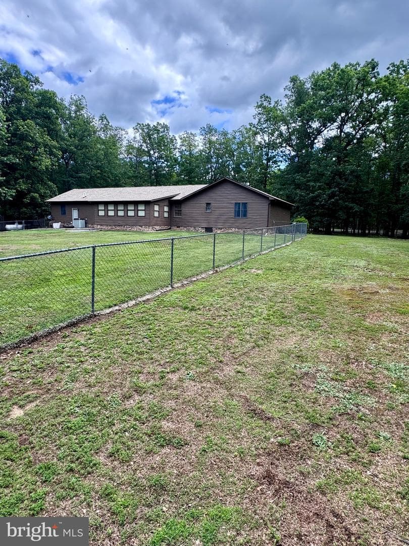 544 Summit Dr photo 17