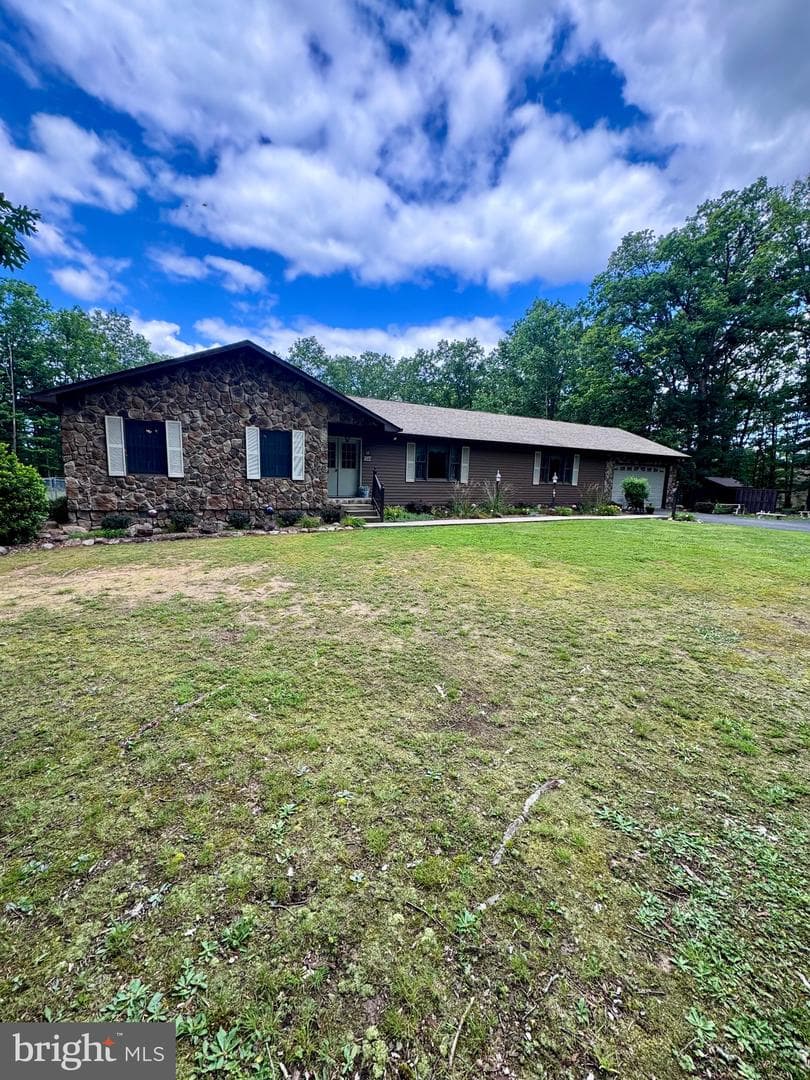 544 Summit Dr, Moorefield