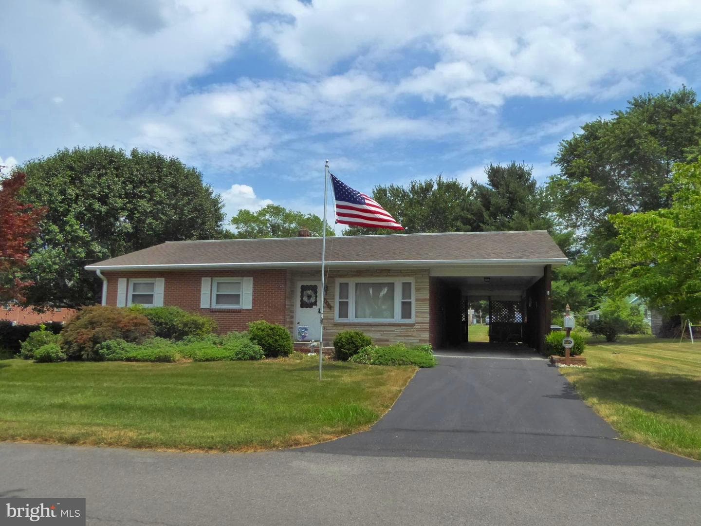 440 Center Avenue photo 4