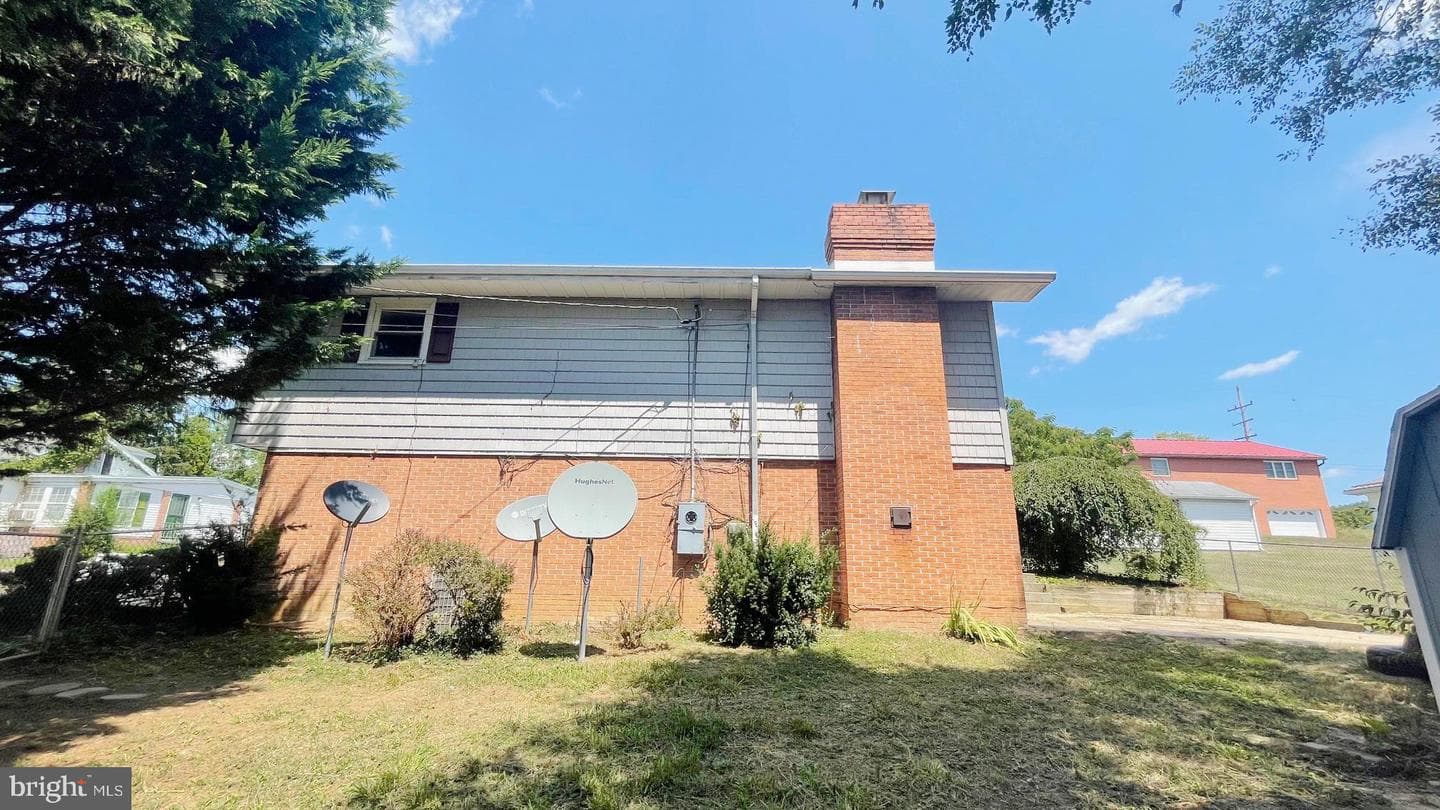 668 1st Street photo 4