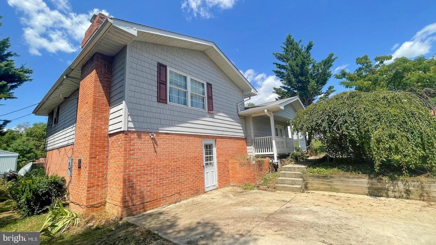 668 1st Street photo 6