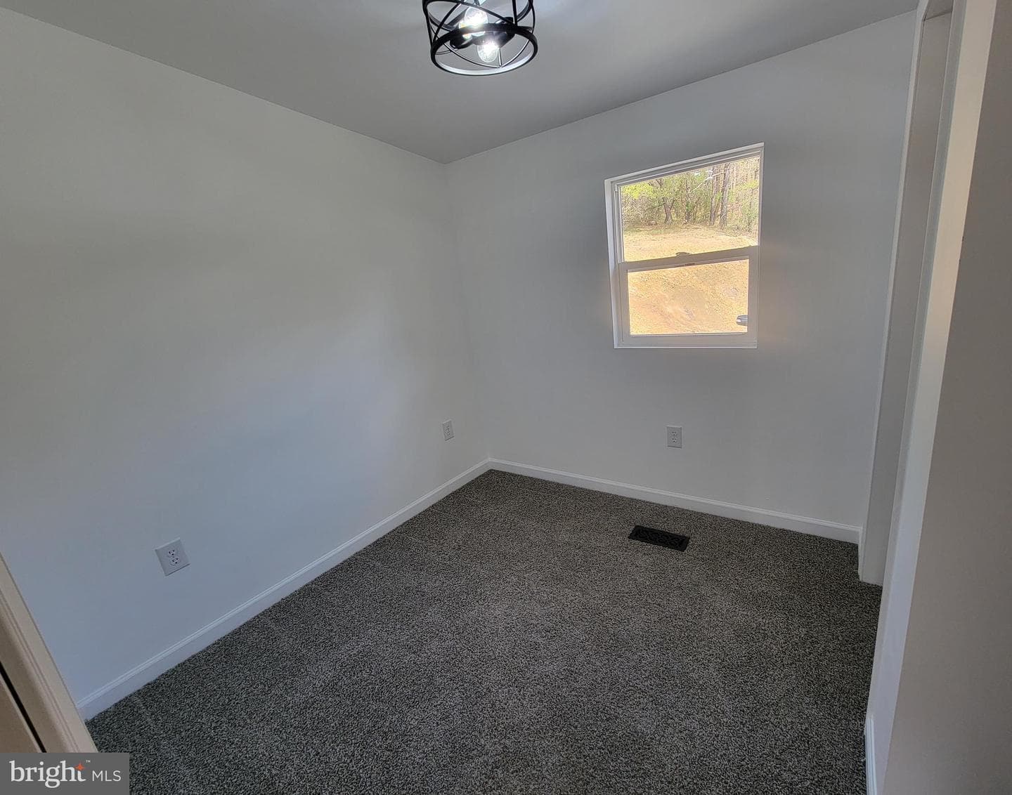 20484 Northwestern Pike photo 18