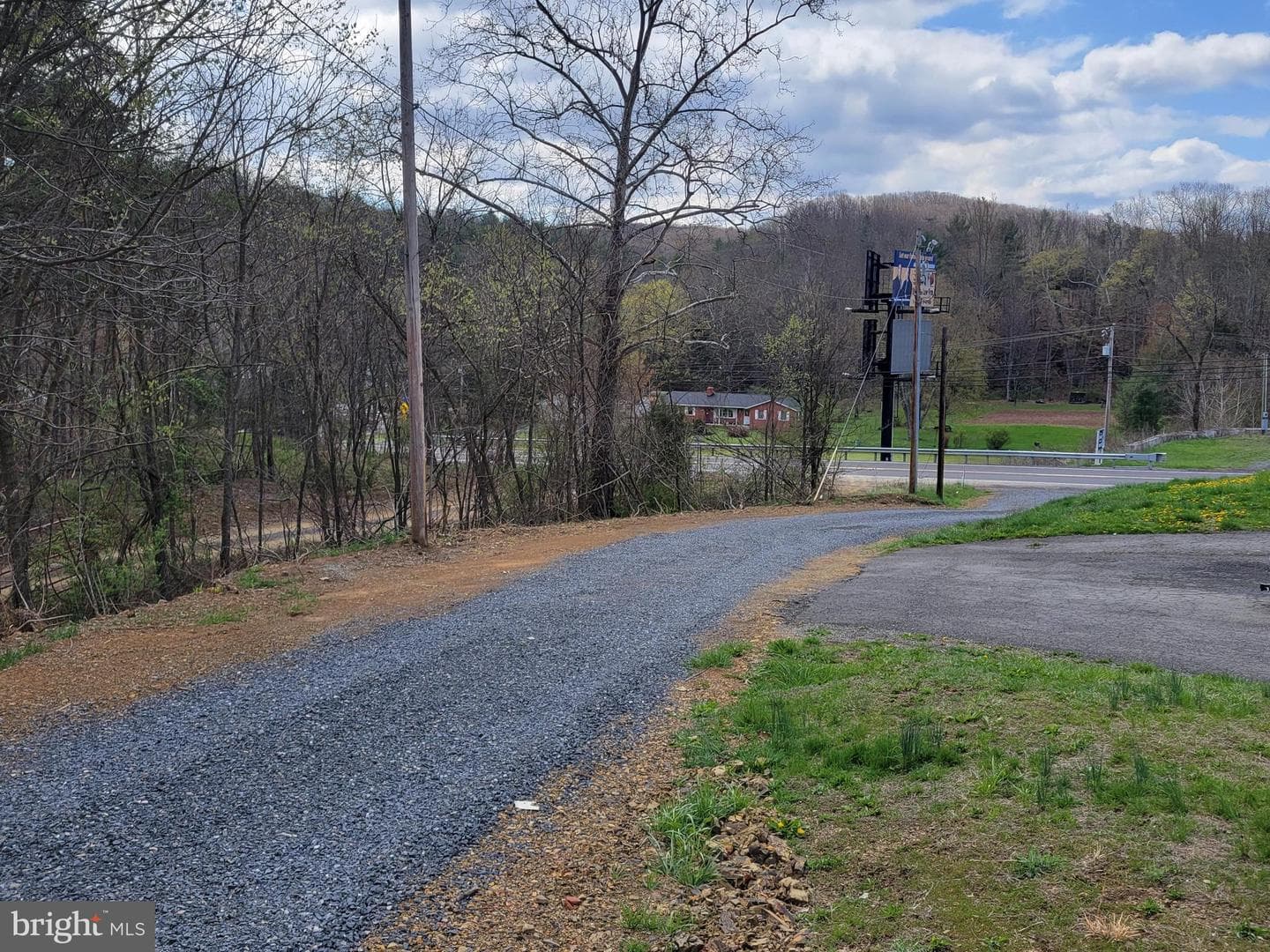 20484 Northwestern Pike photo 32