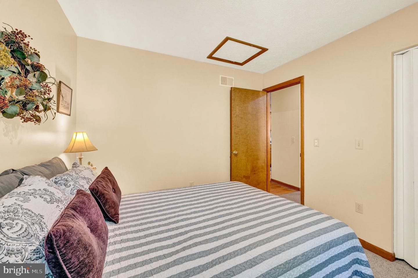 121 Pendragon Court photo 29