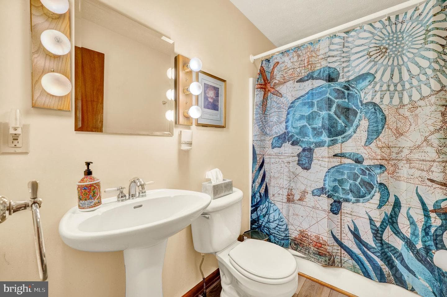 121 Pendragon Court photo 33