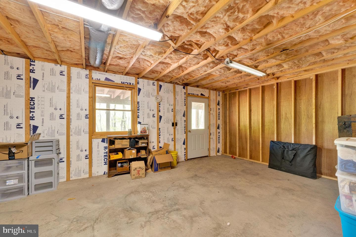 121 Pendragon Court photo 39