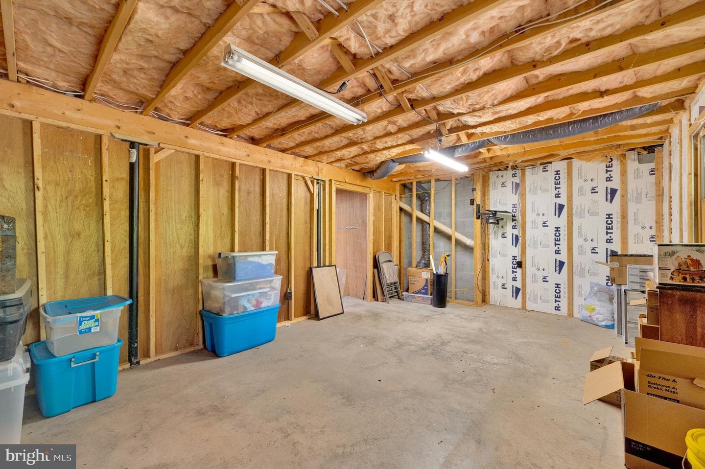 121 Pendragon Court photo 40