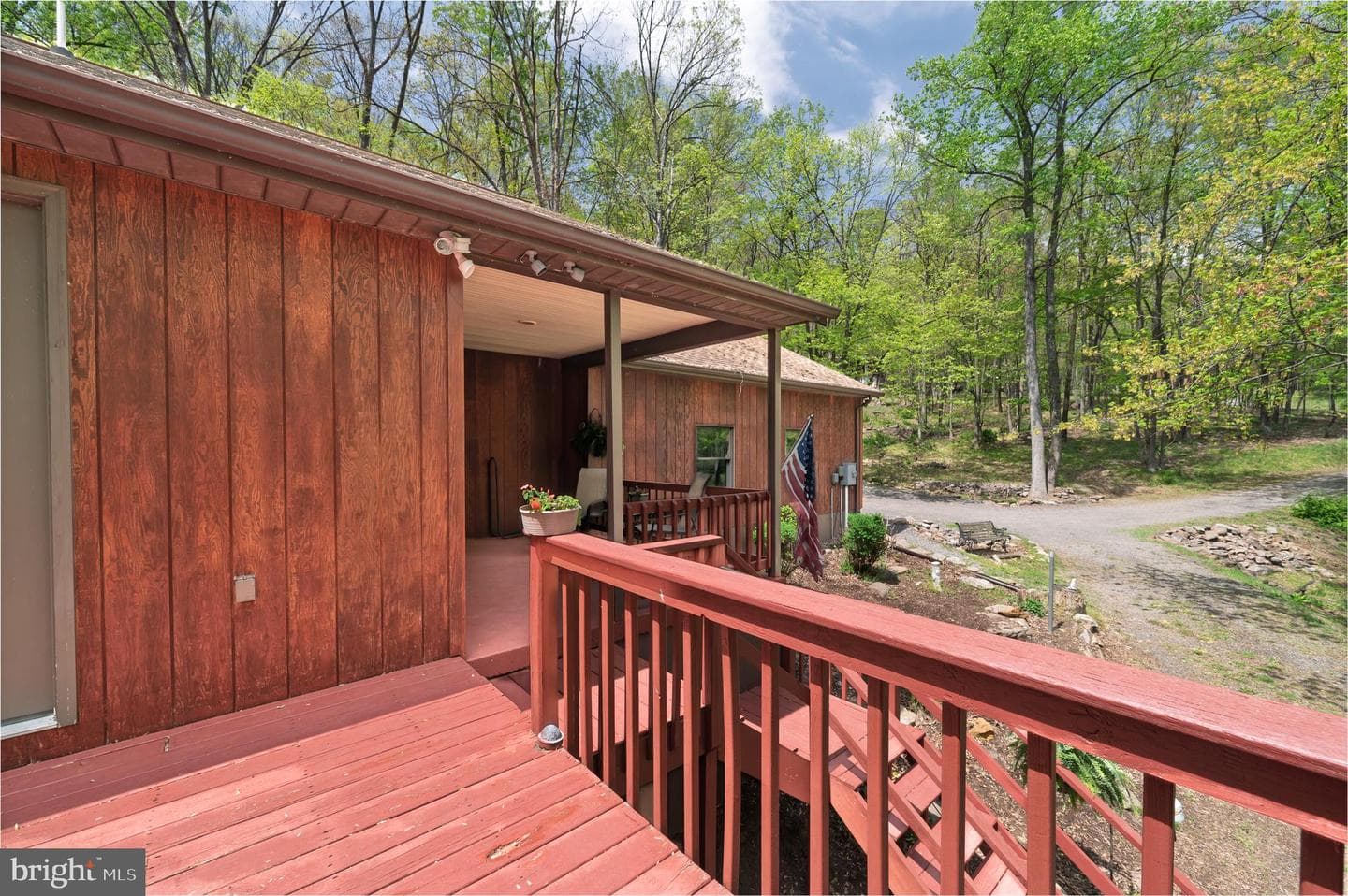 121 Pendragon Court photo 55