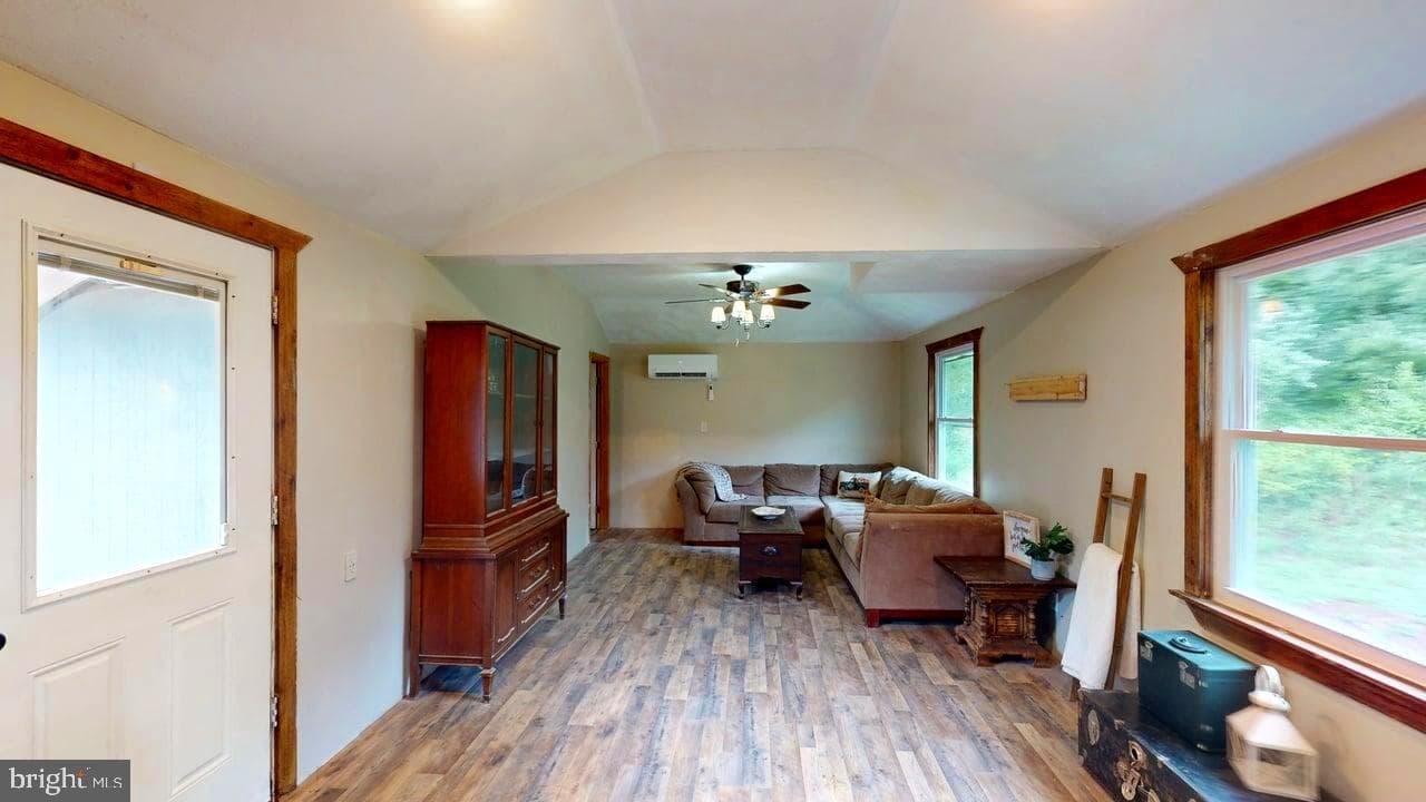 873 Delray Road photo 3