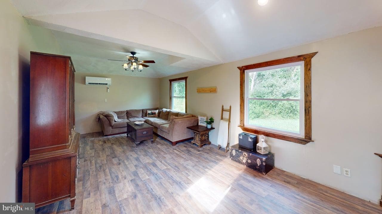 873 Delray Road photo 6