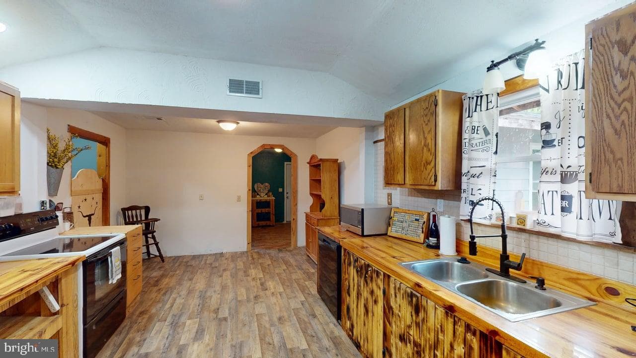 873 Delray Road photo 9