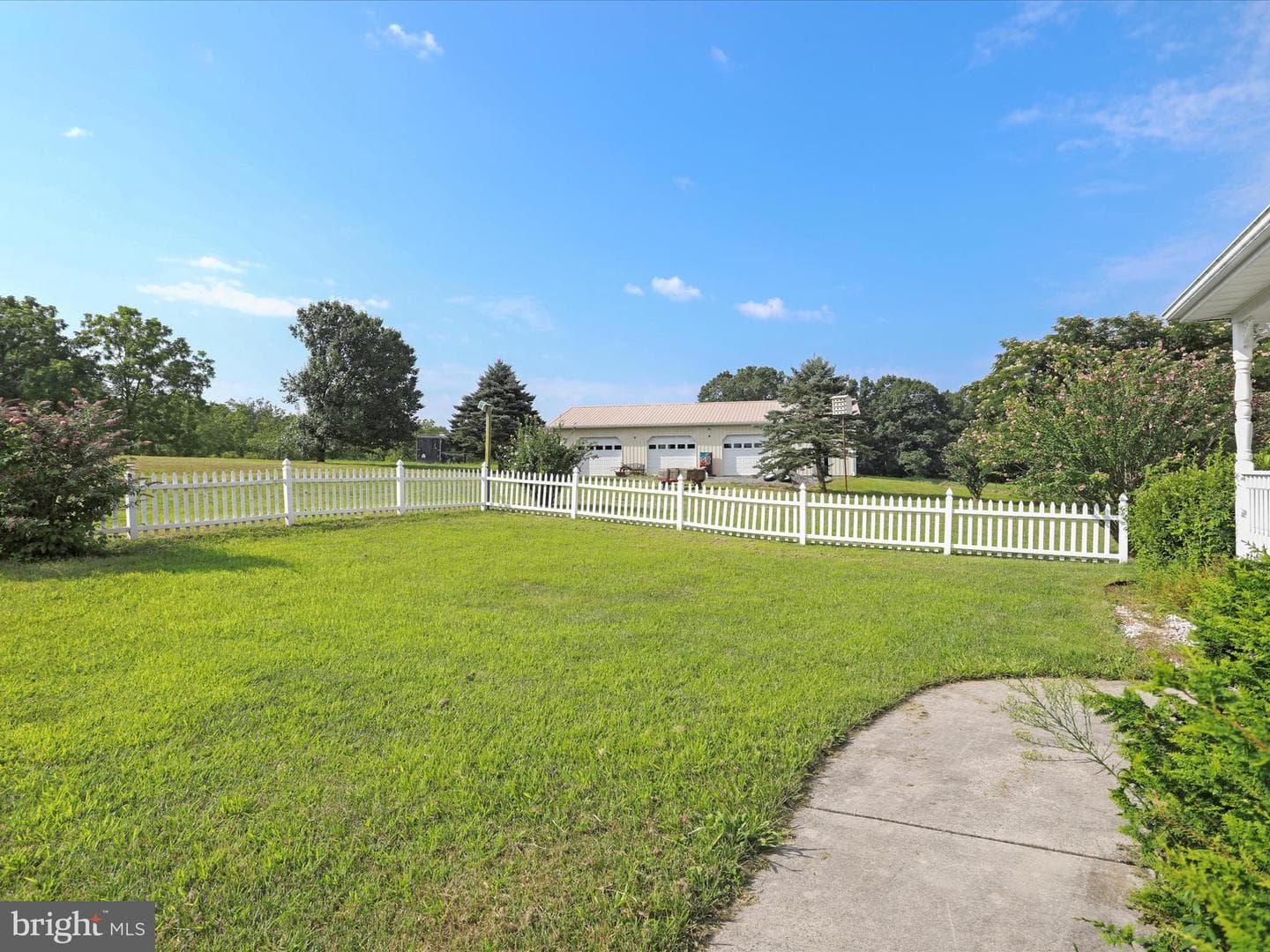 47 Perry Lane photo 32