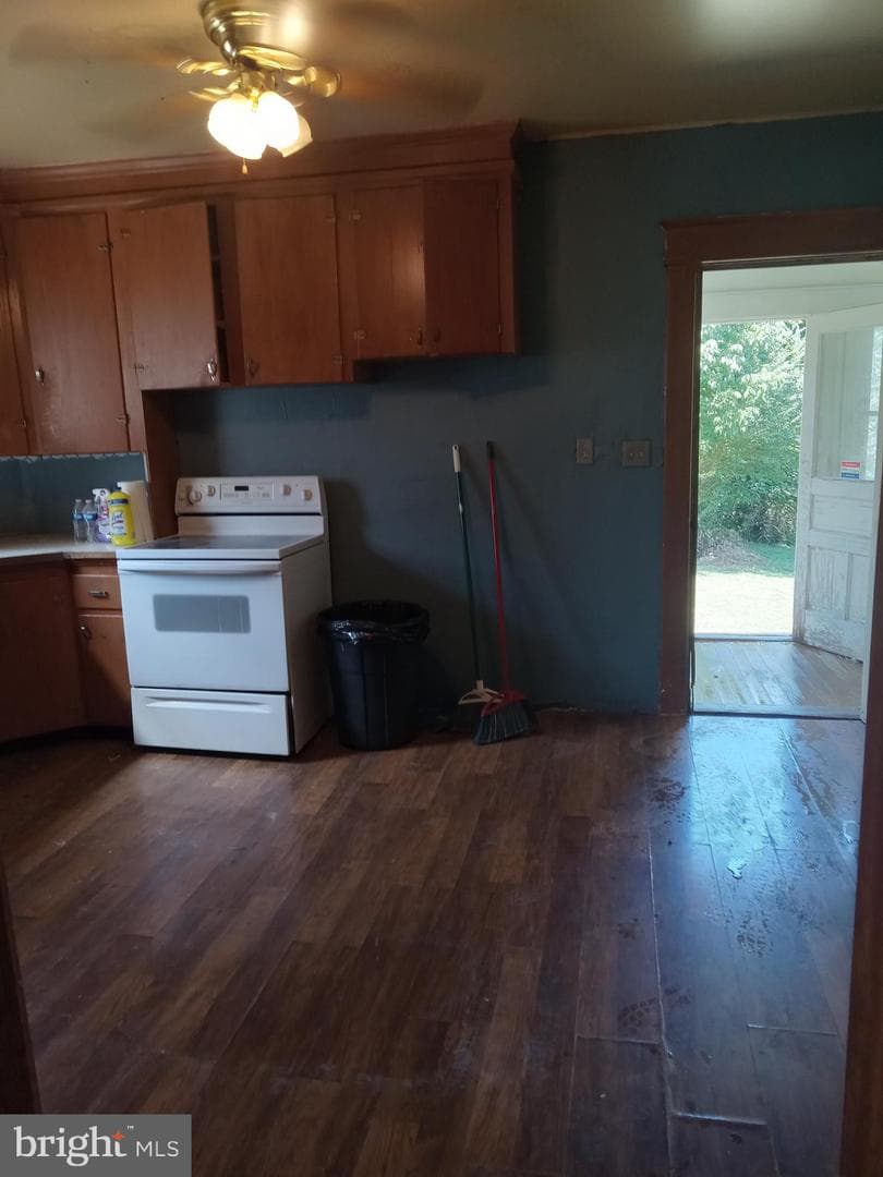 161 S Bolton Street photo 28