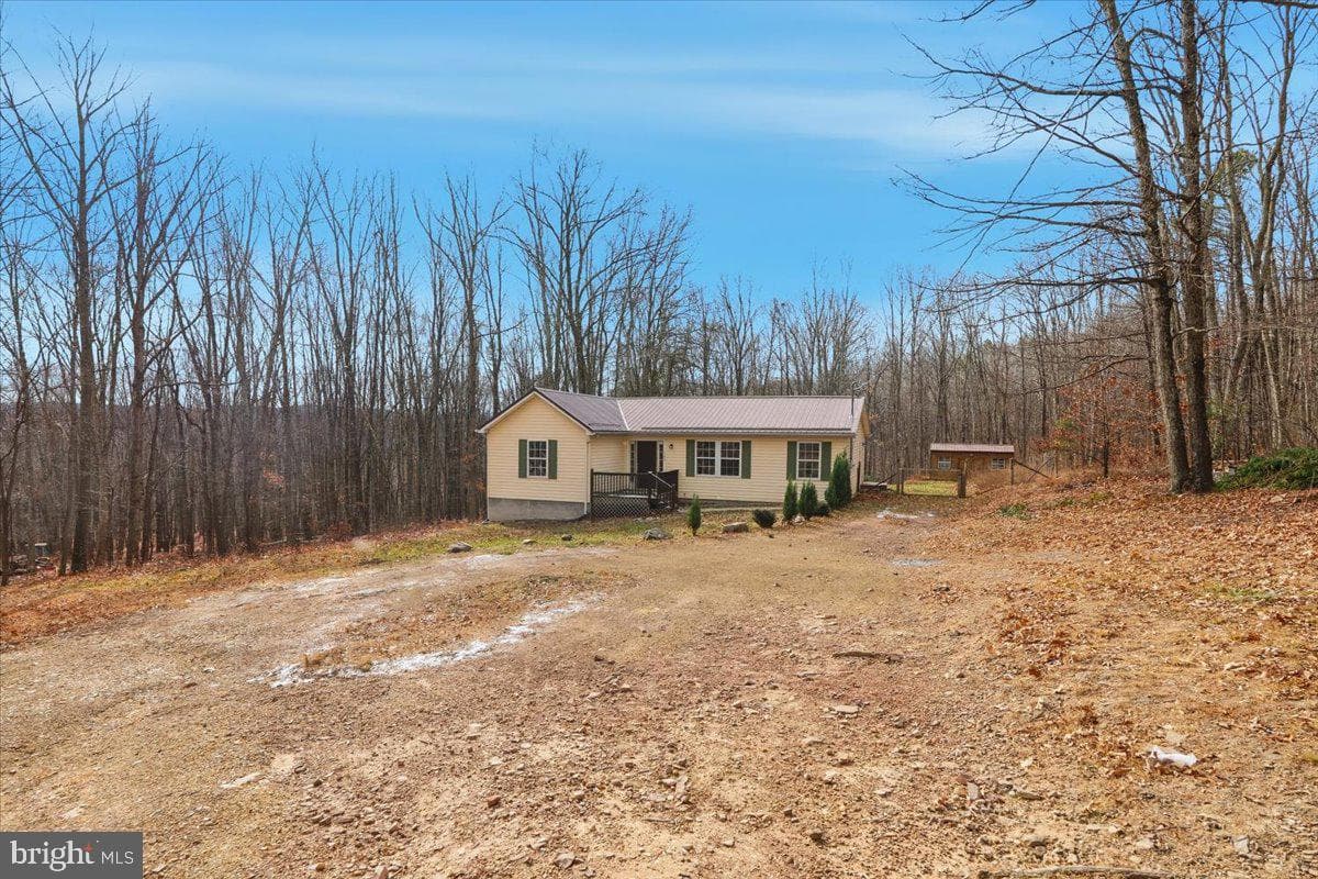 1345 Pauls Woods Road photo 14