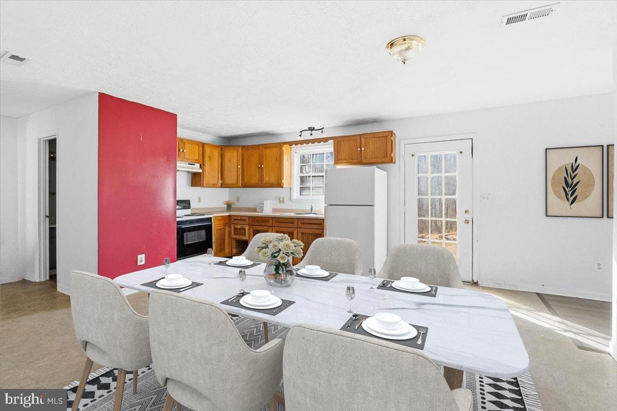 1345 Pauls Woods Road photo 3