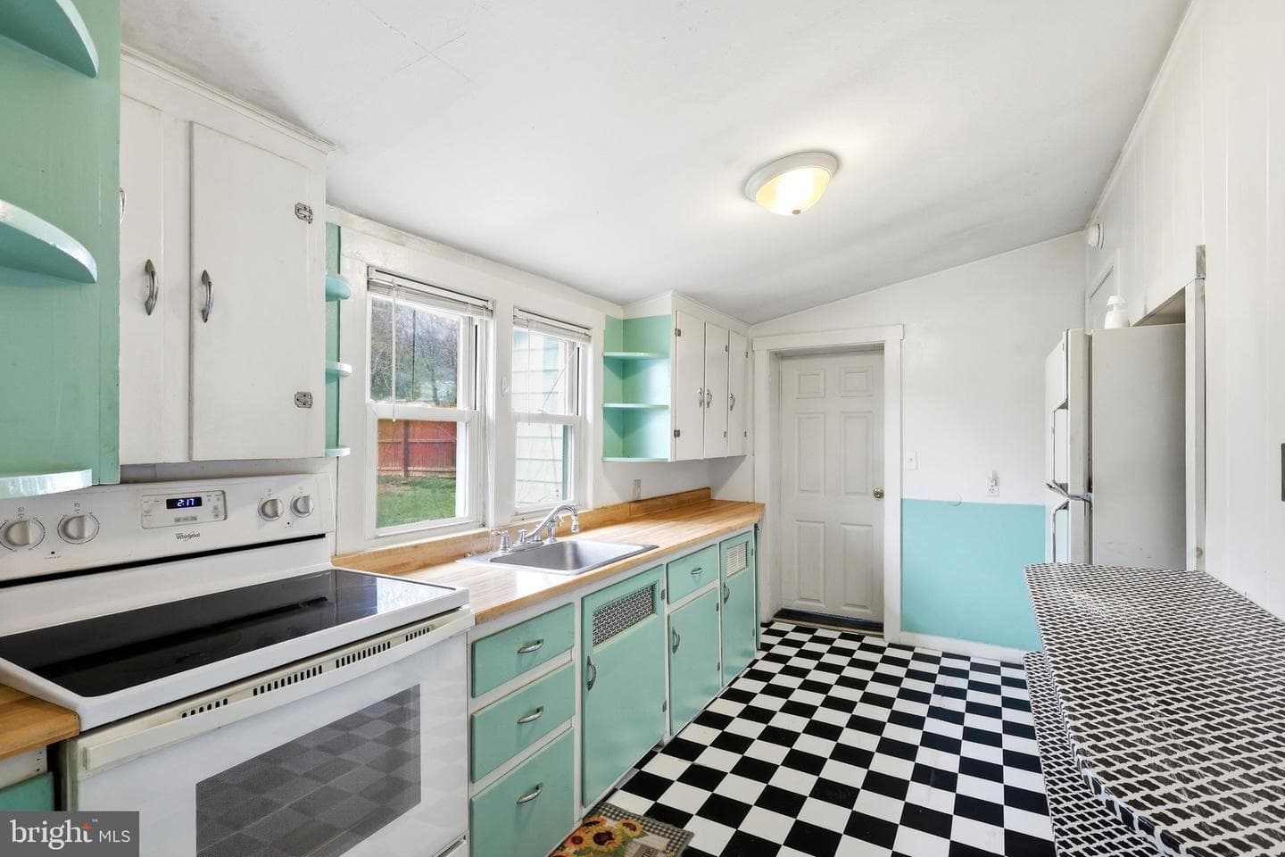 715 Charles Street photo 13