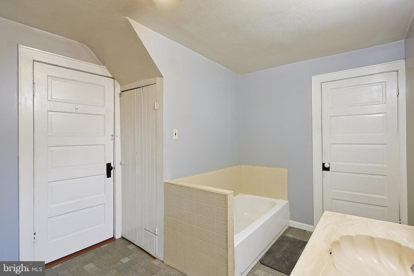 715 Charles Street photo 28
