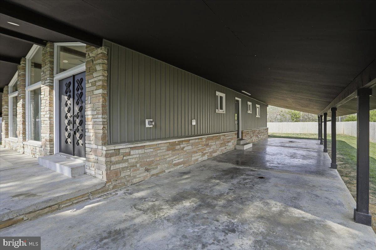 80 N Fairfax Street photo 30