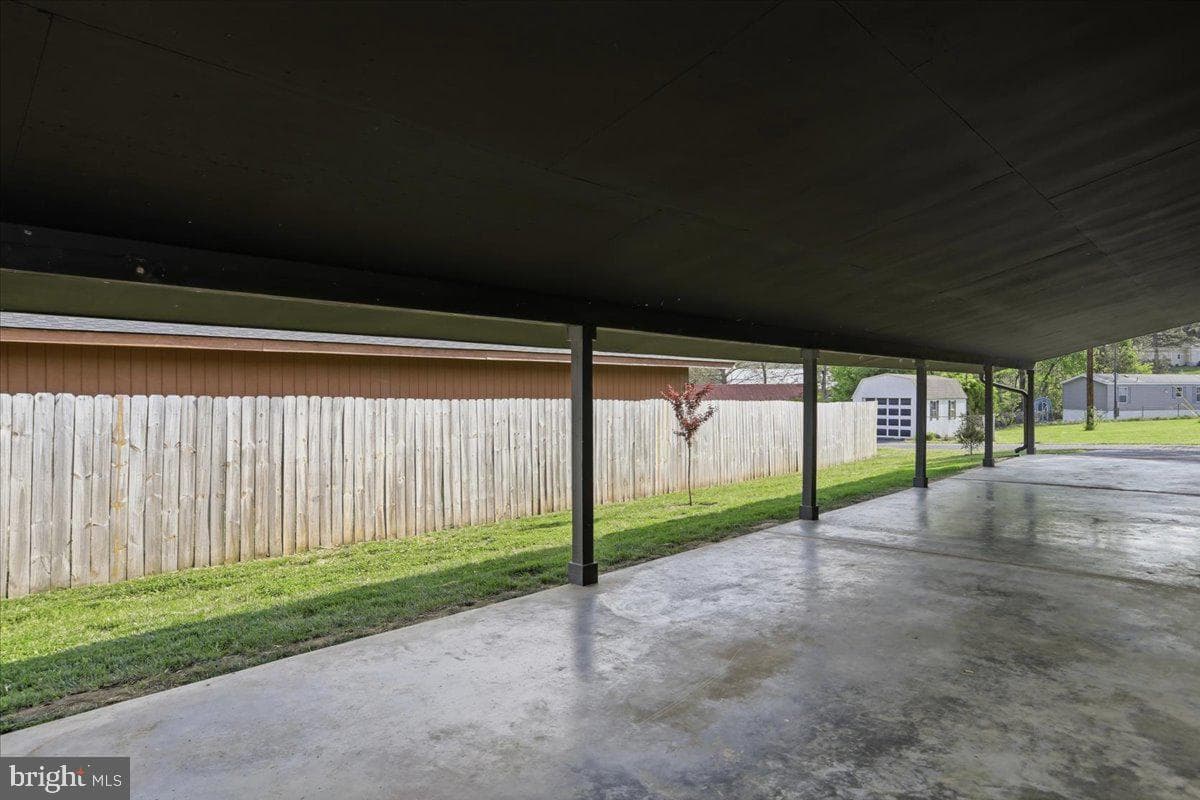 80 N Fairfax Street photo 32