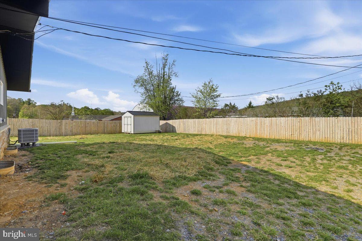 80 N Fairfax Street photo 34