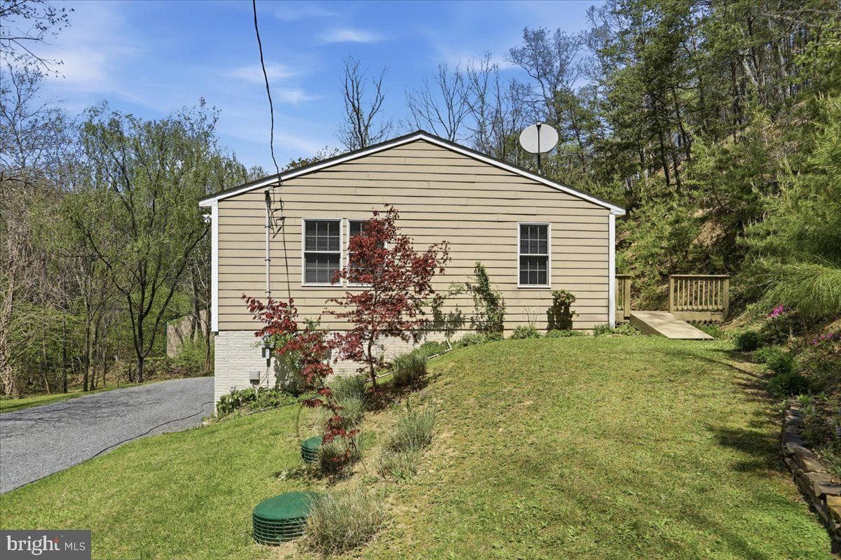 3837 Graces Cabin Road photo 2