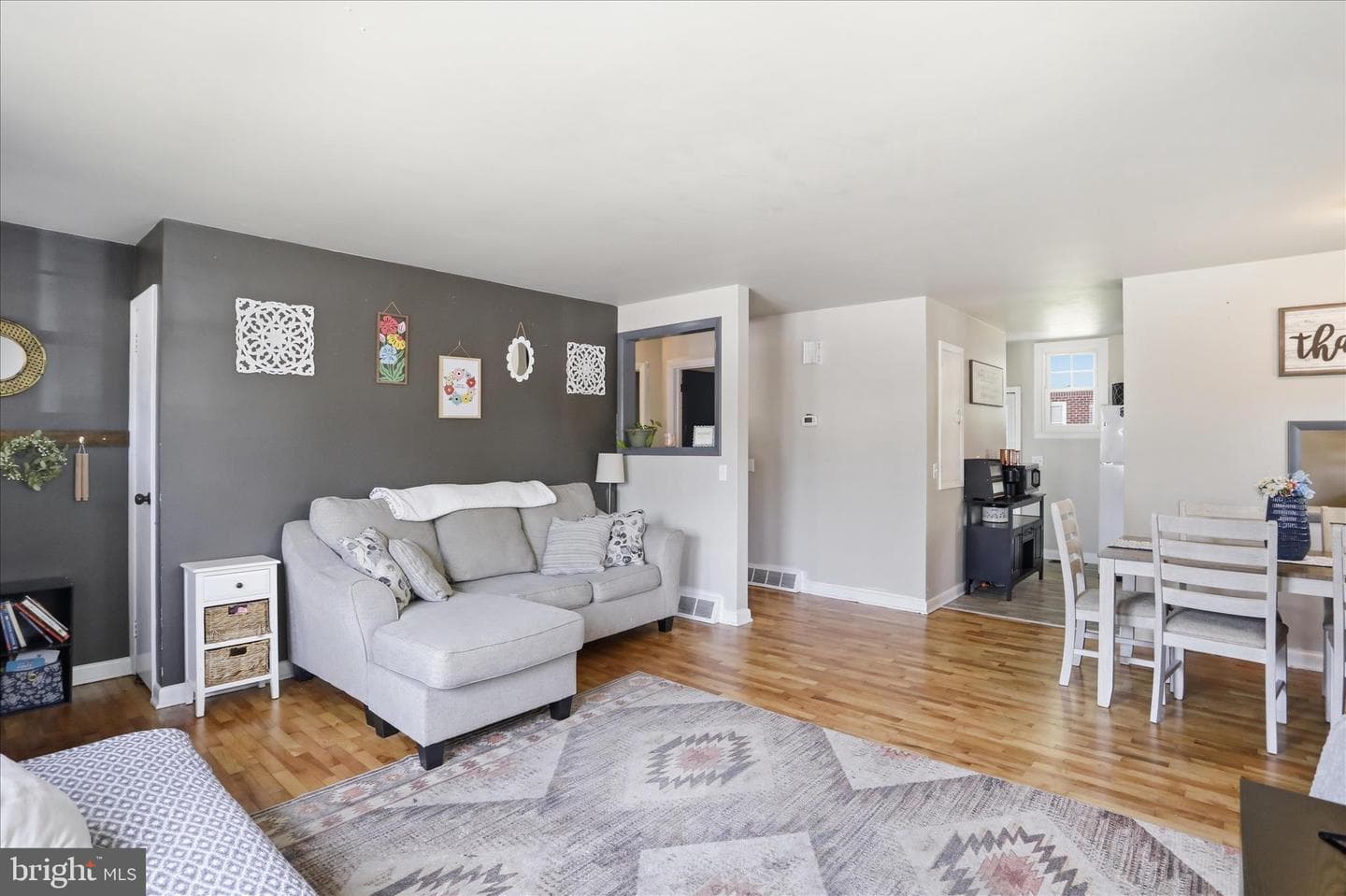 189 N High Street photo 5