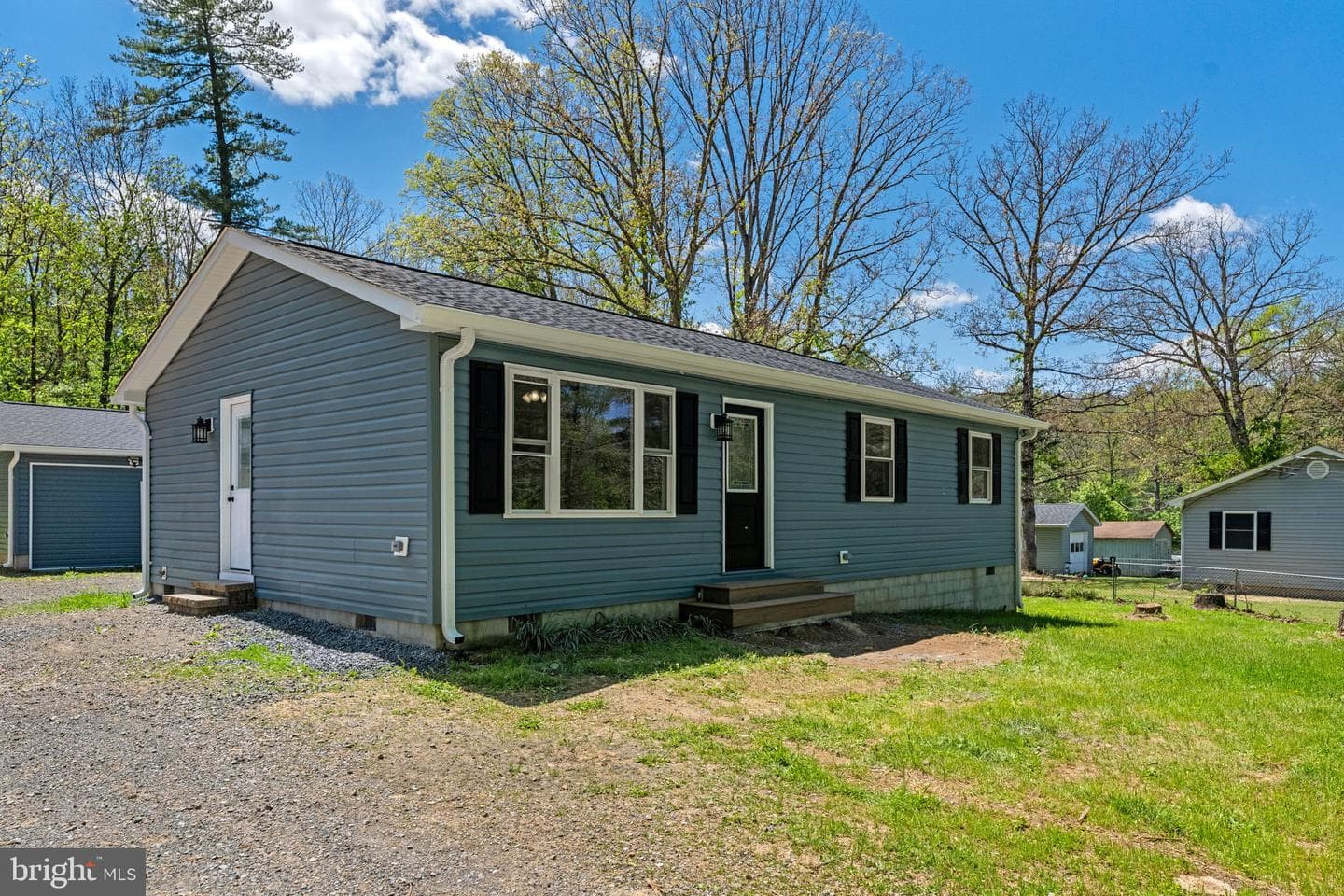 83 Autumn Lane photo 4