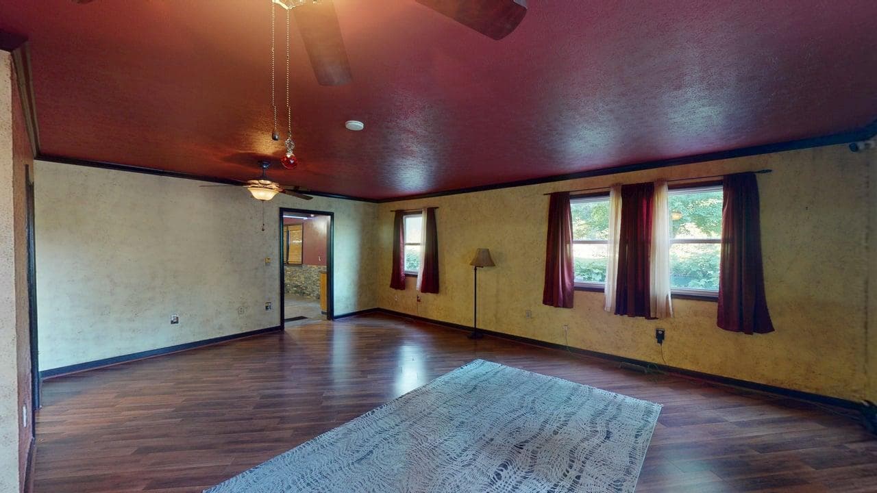 575 N River Highlands Rd photo 32