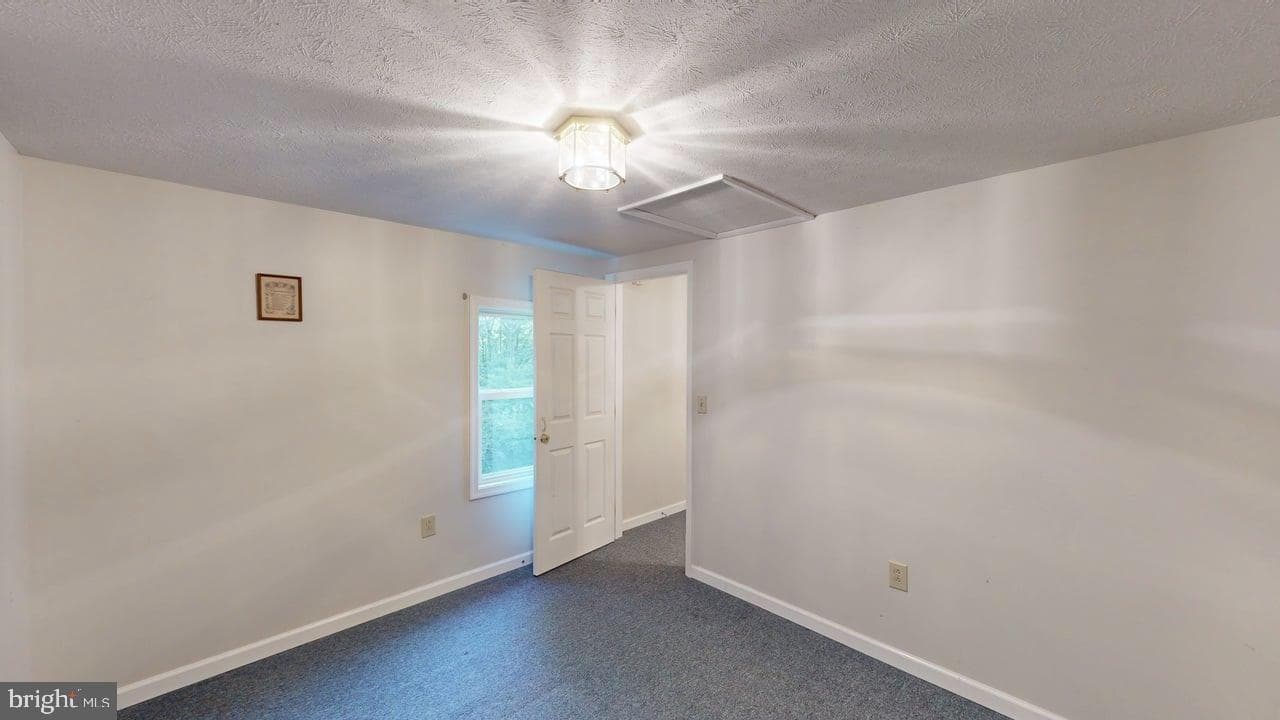 575 N River Highlands Rd photo 37
