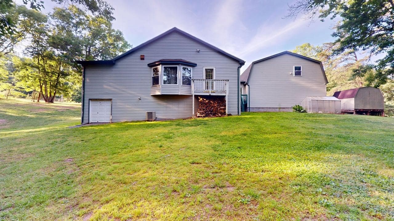 575 N River Highlands Rd photo 8