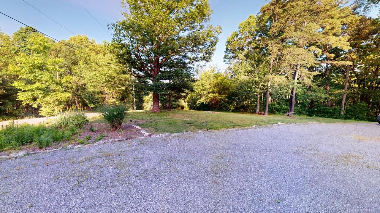 575 N River Highlands Rd photo 9