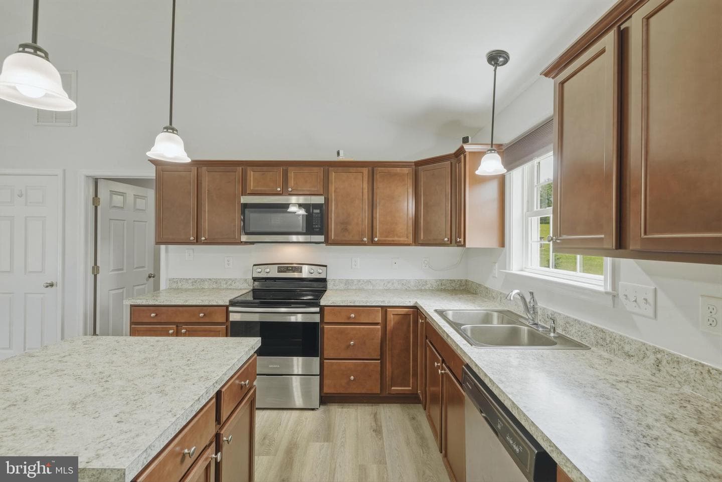 141 Hampshire House Drive photo 10
